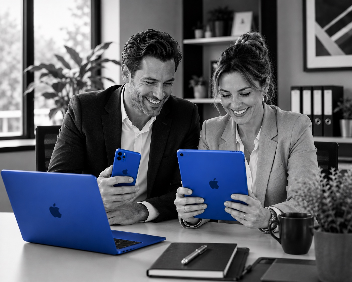La direction consulte tjouly sur ordinateur et tablette